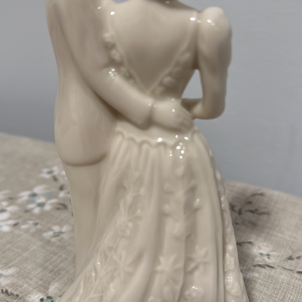 Lenox Bride and Groom Cake Topper - Picture 7 of 10